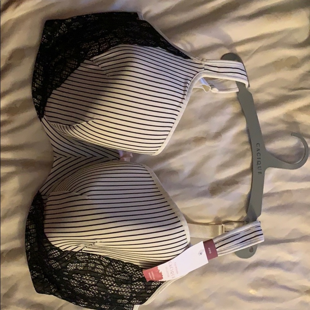 40 G Lightly lined balconette caique bra